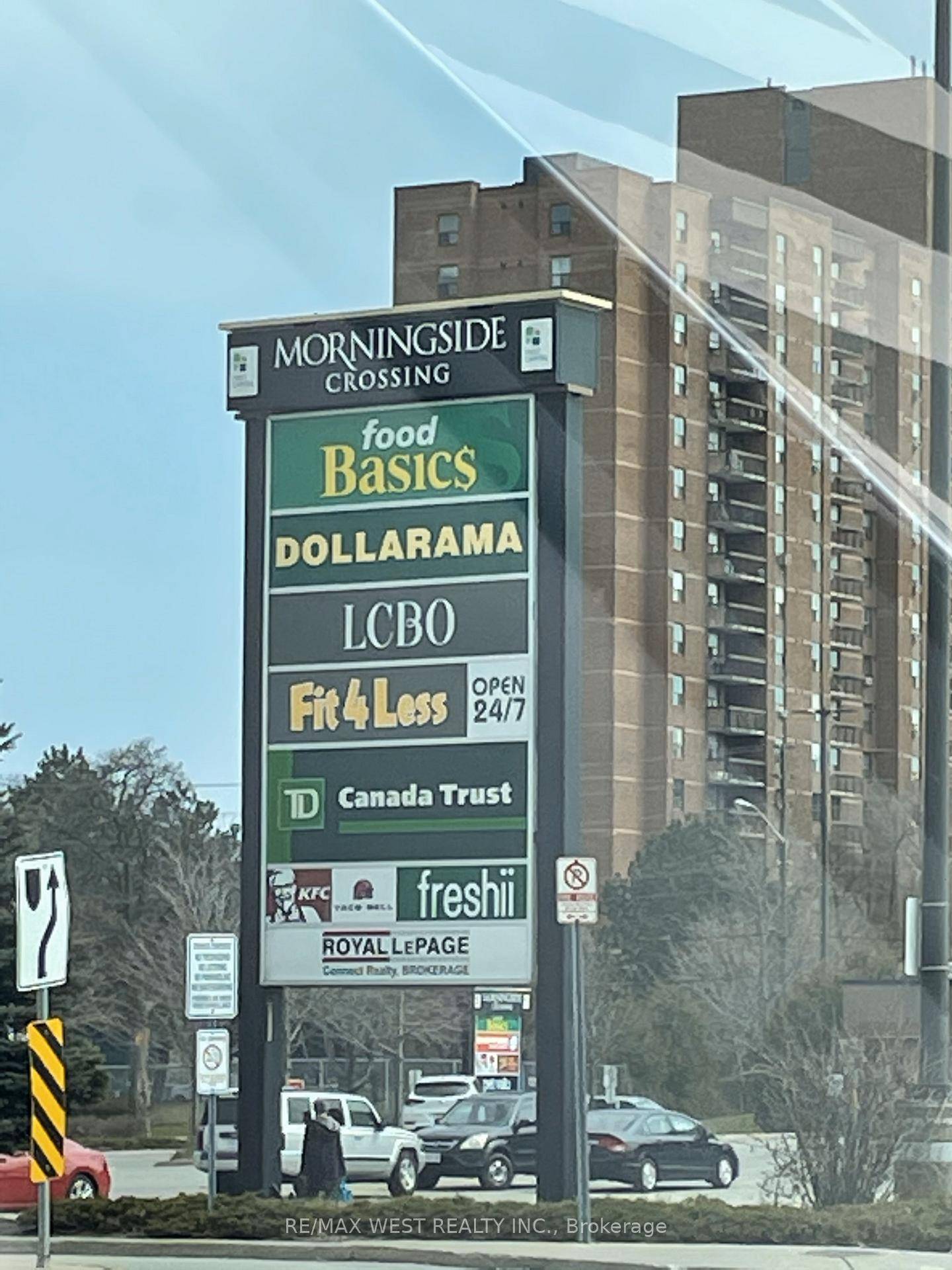 Profitable business ! Established drycleaner in a busy plaza.