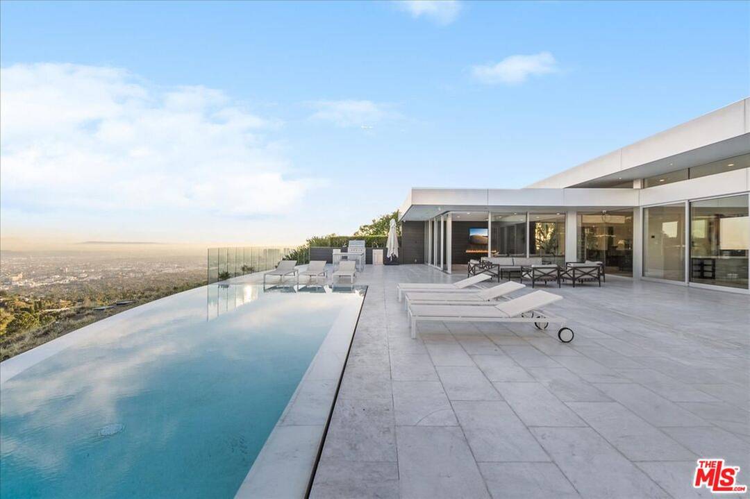 1620   Carla Rdg 6BR Beverly Hills Post Office | B.H.P.O. La