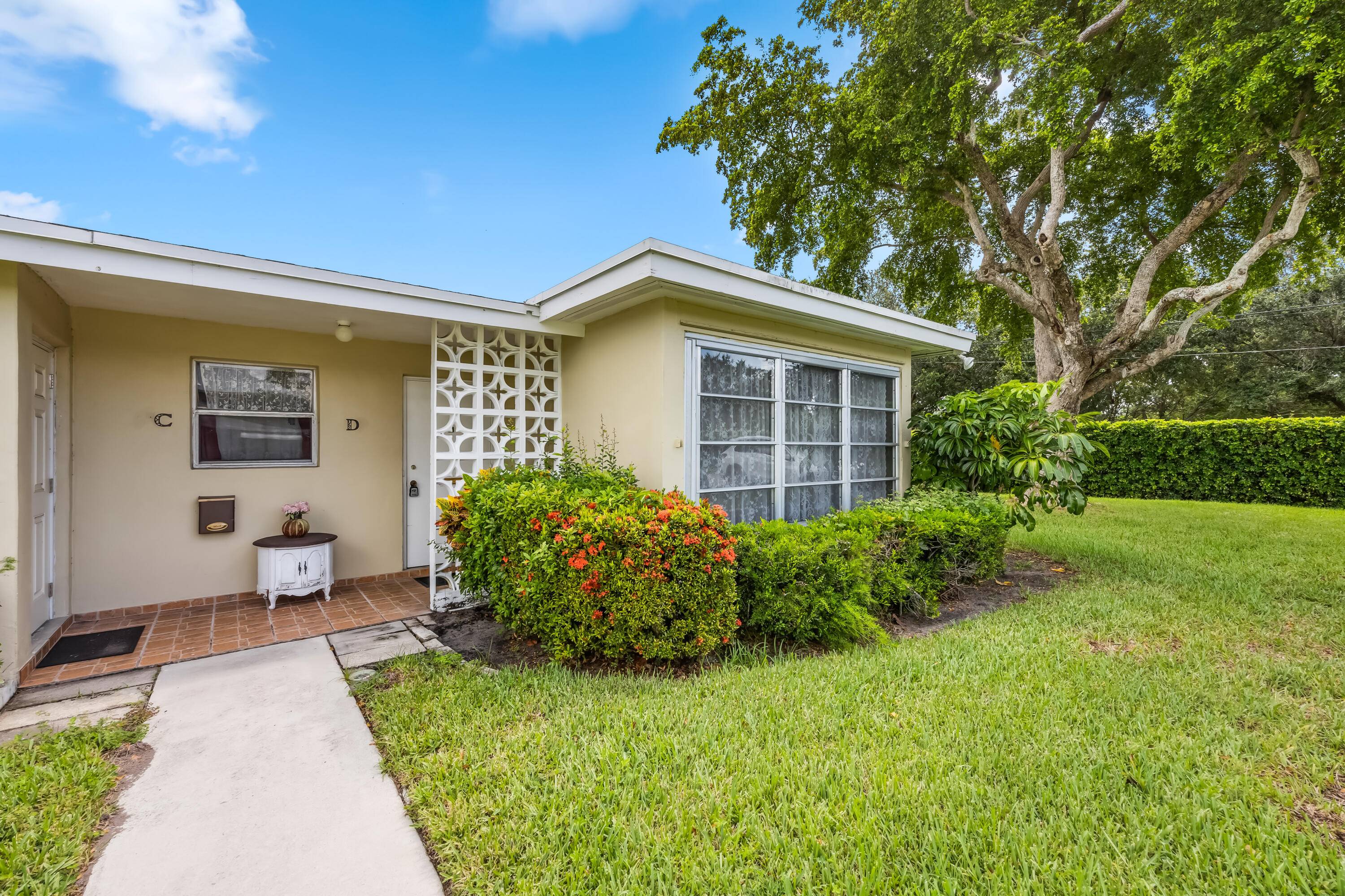 This exceptional move in ready furnished 2 bedroom 2 bathrooms corner villa offers a spacious and luxurious living experience, featuring high end oversized porcelain tiled floors, glass enclosed Florida room, ...