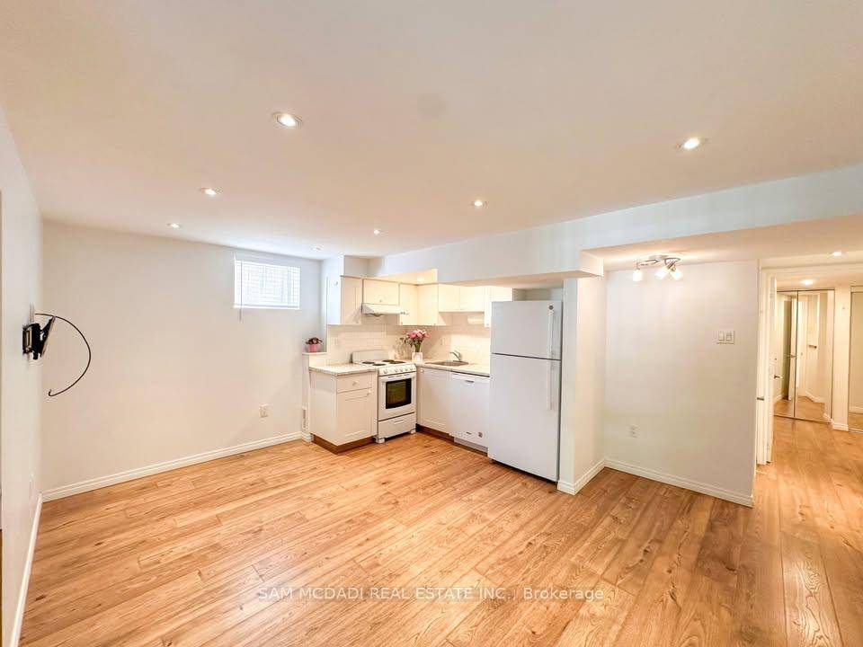 Charming 2 Bedroom LEGAL Basement Apartment in Desirable River Oaks !