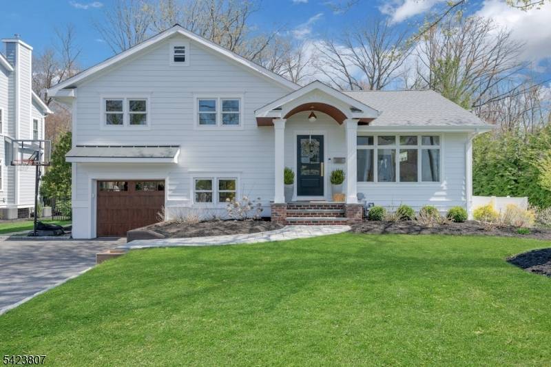 98 North Summit Ave. is a masterfully reimagined residence, designed for the way you live today.