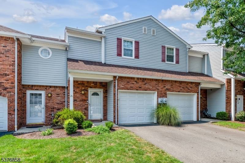 Stunning and sunlit 2 bedroom, 1.