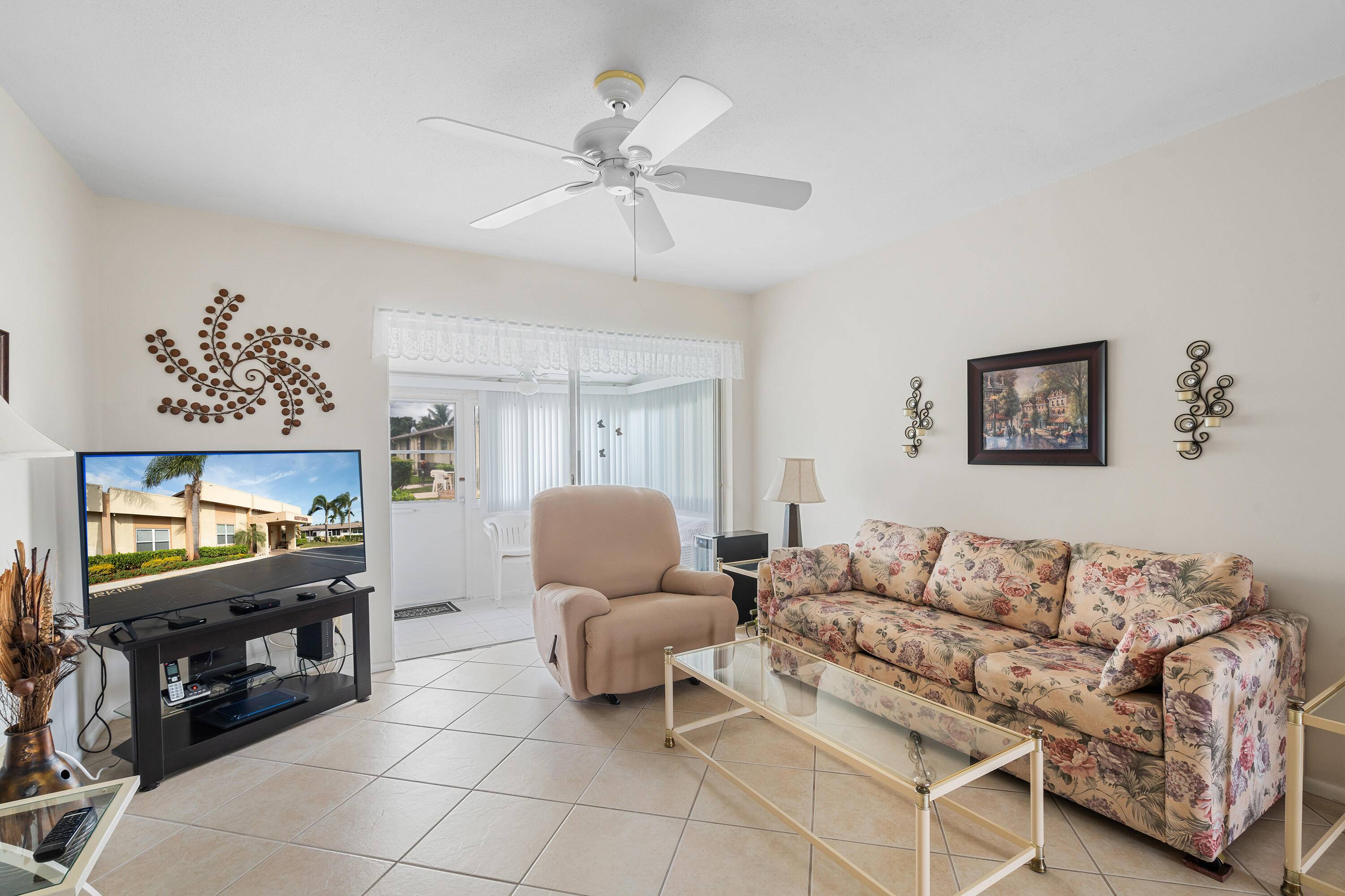 Very nice and well maintained unit t.