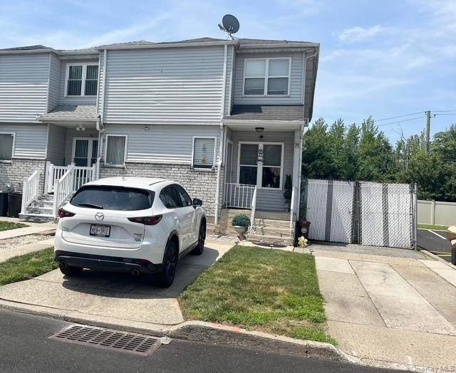 Beautiful Semi Attached Townhome in the Heart of Rossville with a Double Driveway !