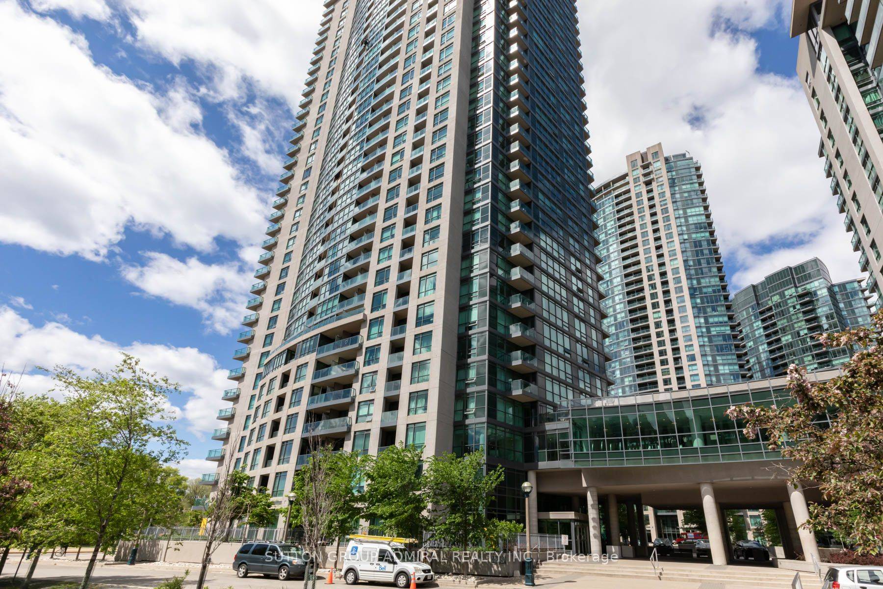 Bright Spacious S W Facing 1 1 Bdr Suite With Parking Locker !