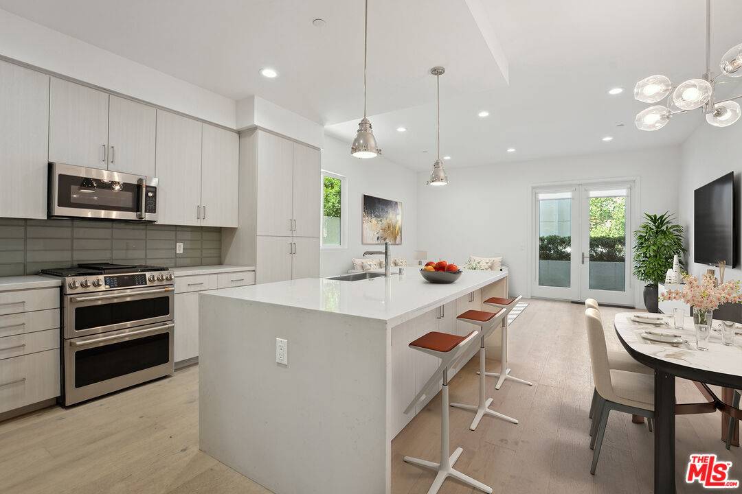 1746 Garfield Pl 2BR Hollywood Hills East La