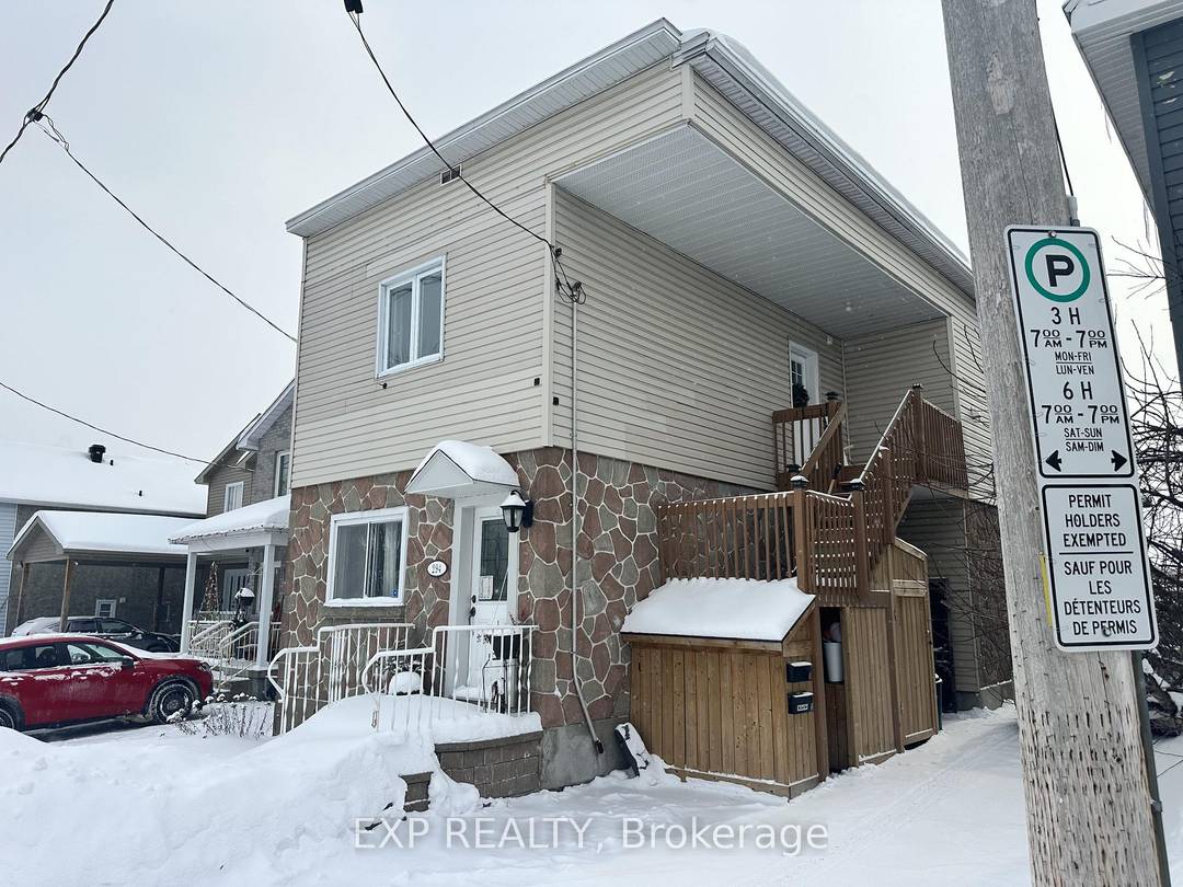 Move right in to this freshly painted upper level unit in the heart of Vanier.