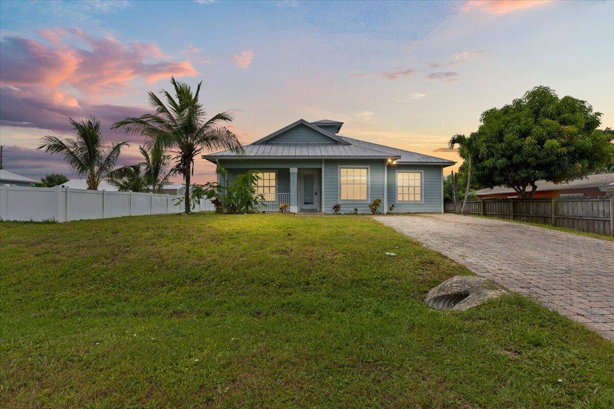 Discover your dream home in this adorable 4 bedroom, 3 full bath residence, ideally located near US1, just a stone's throw from shopping centers and beautiful beaches.