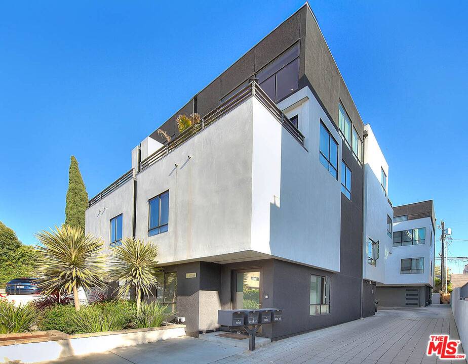 5014   Rosewood Ave 3BR Mid Wilshire La