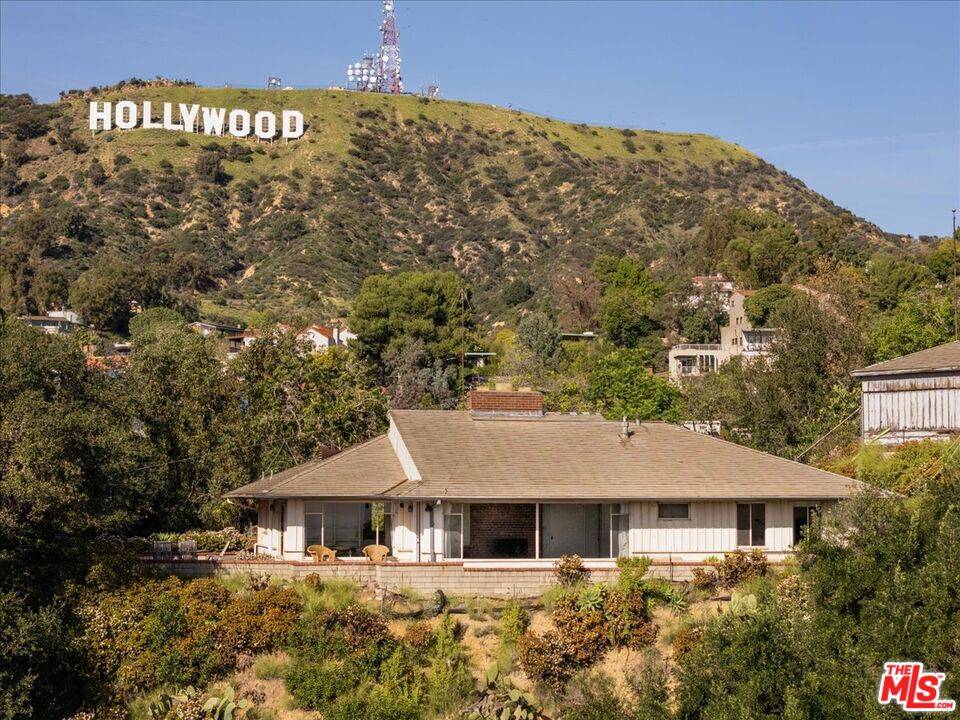 3200   Deronda Dr 2BR Hollywood Hills East La