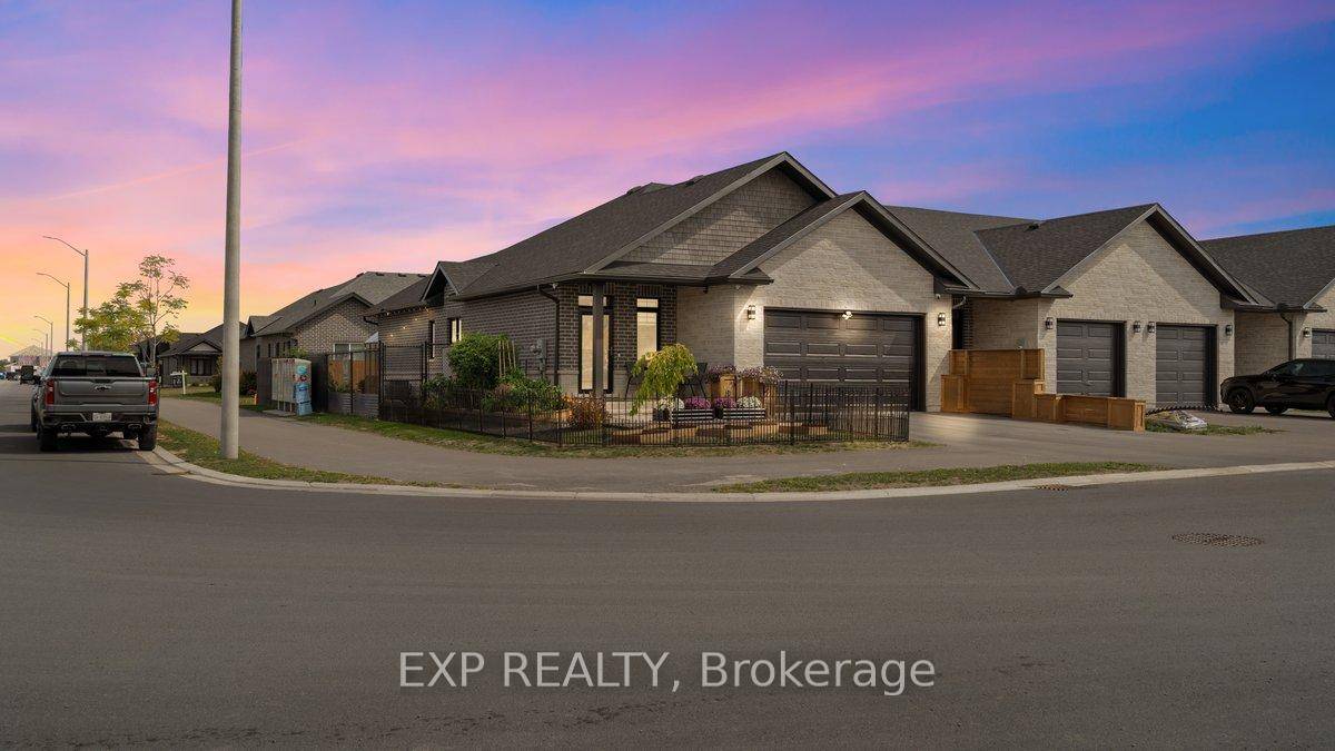 Stunning end unit bungalow townhouse, quality built by Duvanco Homes in 2023 like new and move in ready !