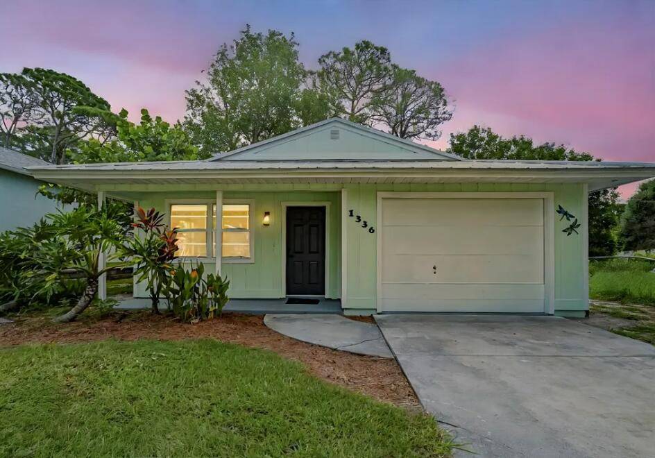 Great first home or investment rental property.