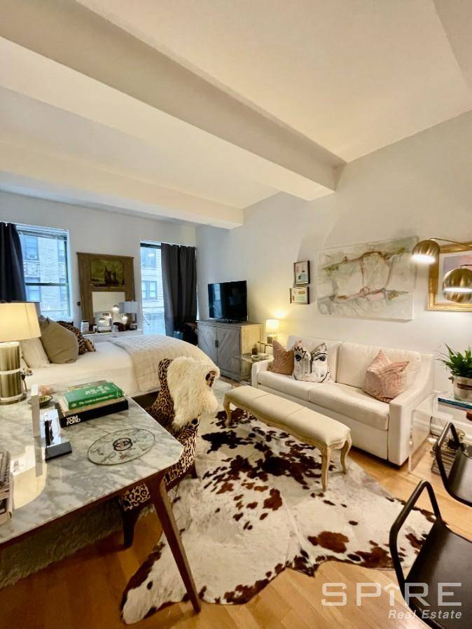 PRIVATE TERRACE ! CUSTOM CALIFORNIA CLOSETS !