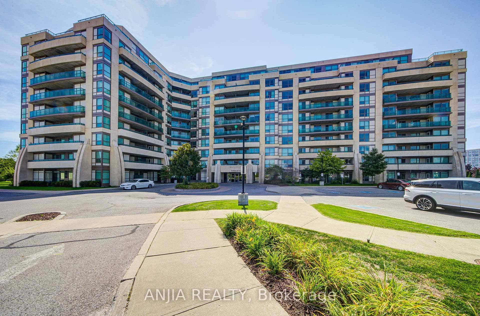 Exceptional Opportunity In The Heart Of Richmond Hill !
