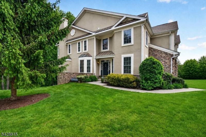 Fabulous Syracuse unit, largest model offering exceptional space, style and amenities in the highly desirable Forges community.