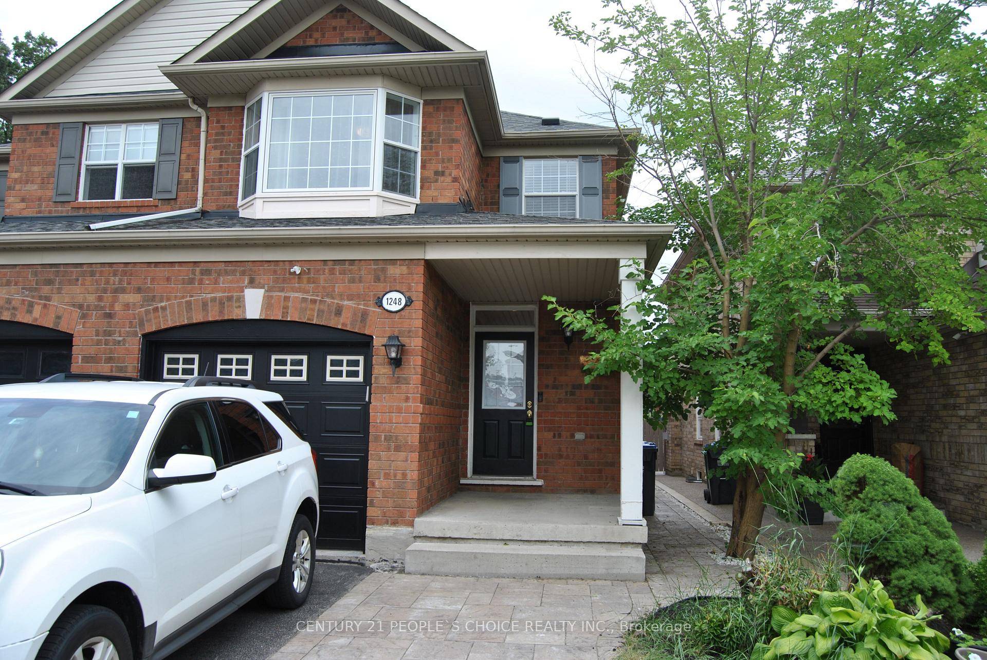 This Beautiful Spacious 2 Storey Semi Detached House In The High Demand Heartland Area, has 3 Bedrooms Storage Room amp ; 3 Washrooms Available For Lease, Offers Combined Living Dining ...