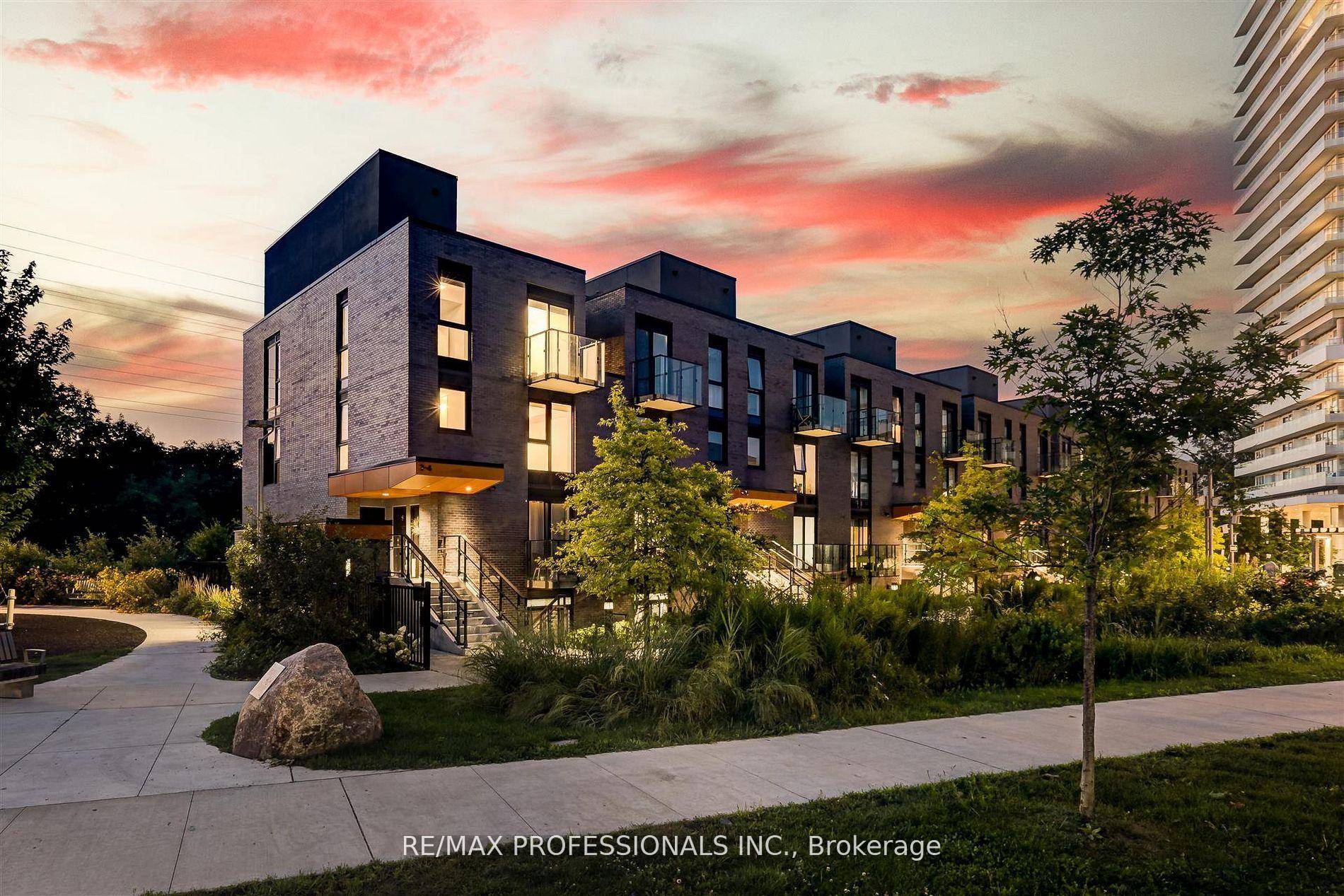 The Best Premium Corner Unit At The Kingsway by the River Townhomes !
