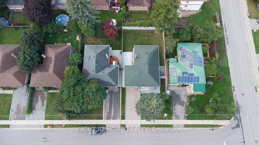 Great Area, Fully Renovated, Over 200K spent for Inside amp ; Outside 2024, New Appliances, Bayview High School Boundary, Few Minutes Walk to Major Mackenzie Drive Go Station, shopping centers, ...