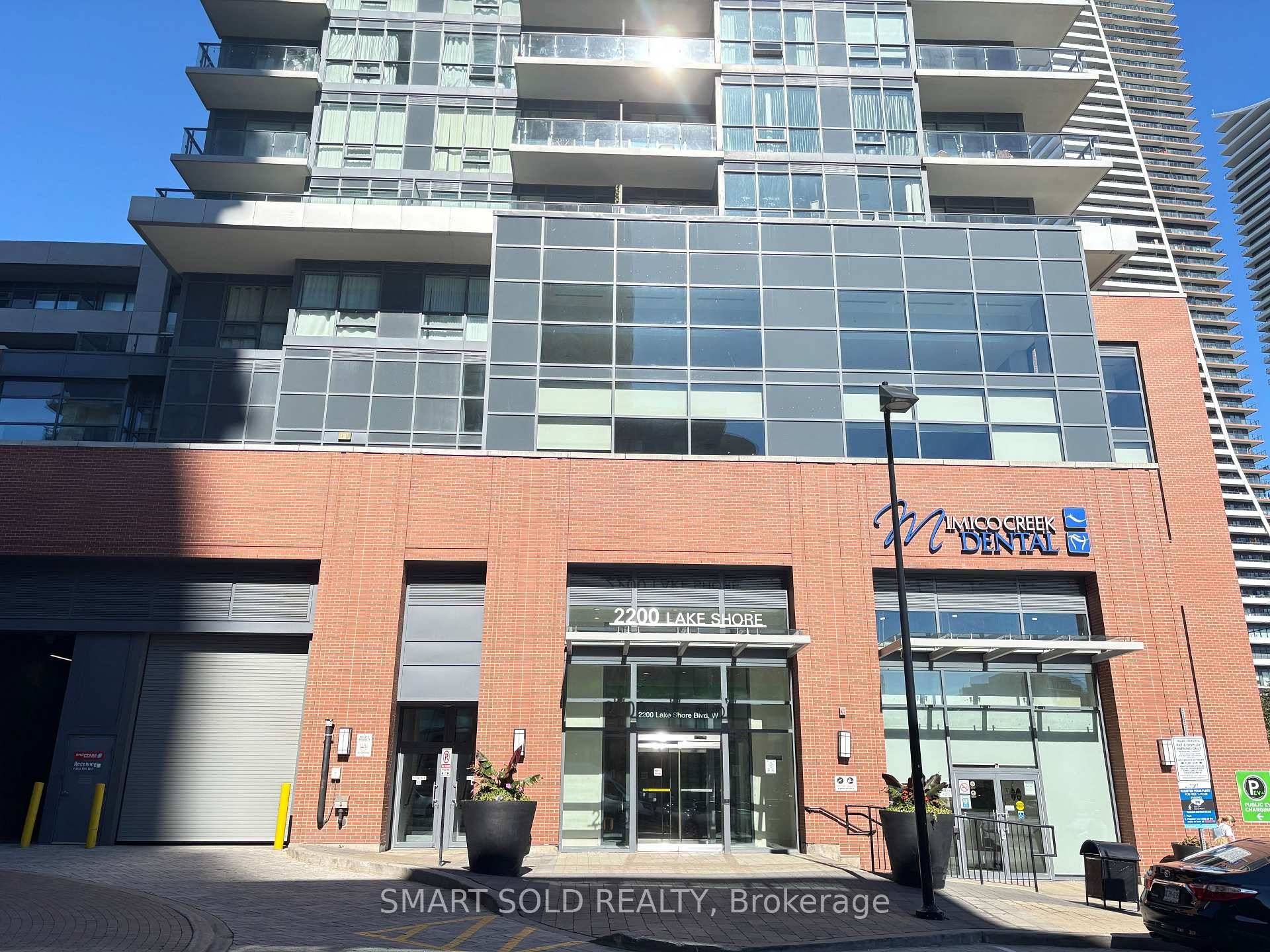 South facing 2 bed, 2 bath condo with unobstructed lake views.