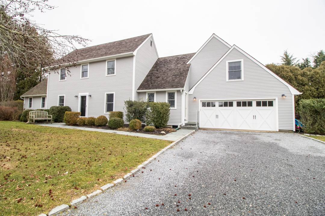 Bridgehampton 5 Bed Pool Great Location a Must See!