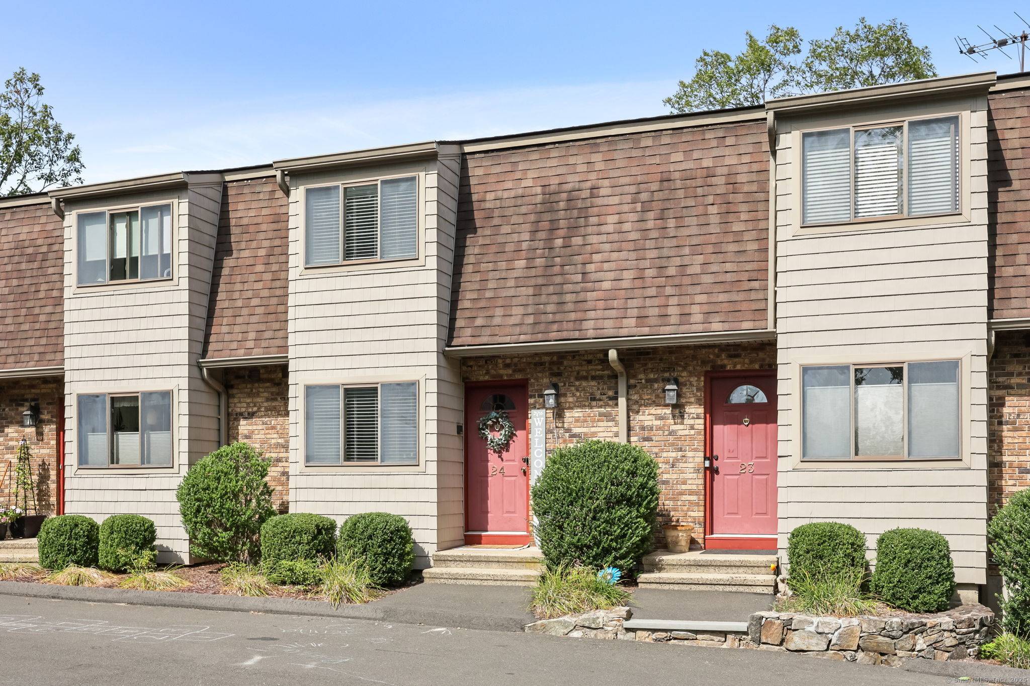 Welcome to Your Dream Townhome !