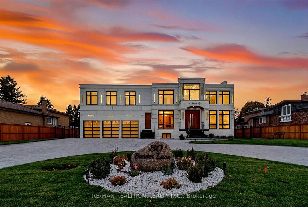 Welcome to an Exquisite Luxury Estate in the Prestigious Heart of King City !