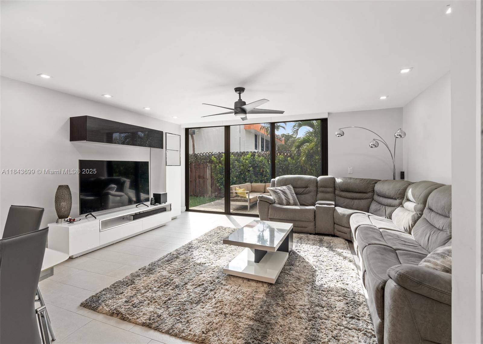 FULLY RENOVATED MODERN 2BR 2.