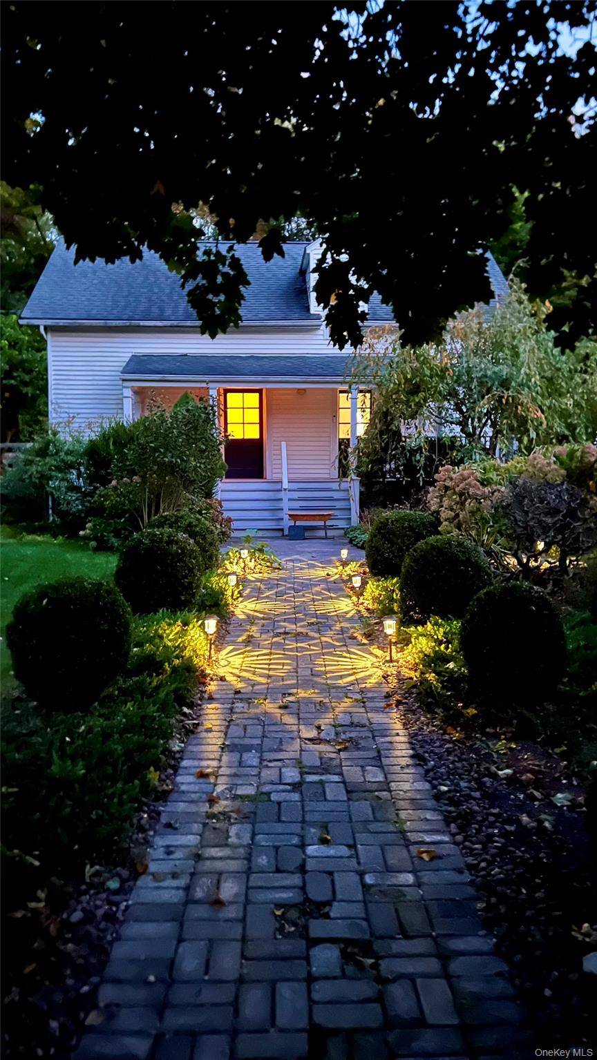 Charming Historic Retreat in GARRISON COLD SPRING Just over an hour from Manhattan !