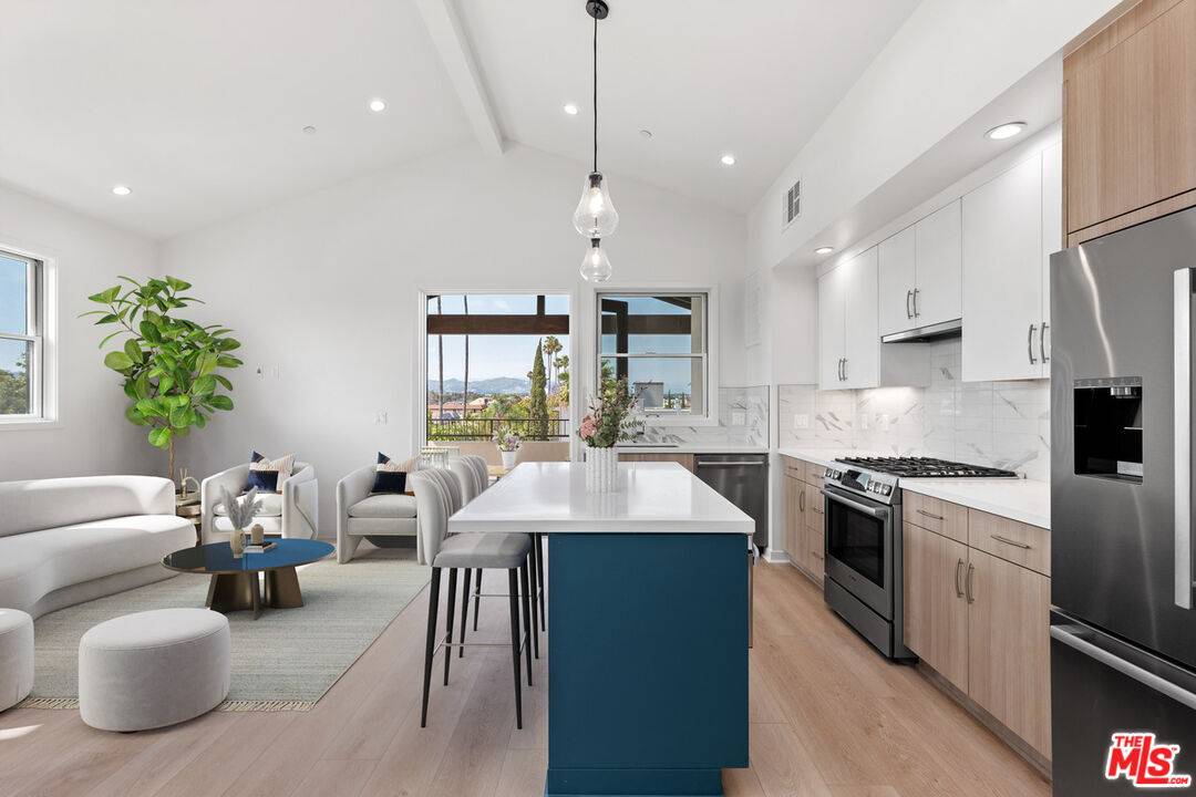 1246 S Bronson Ave 3.0 LA