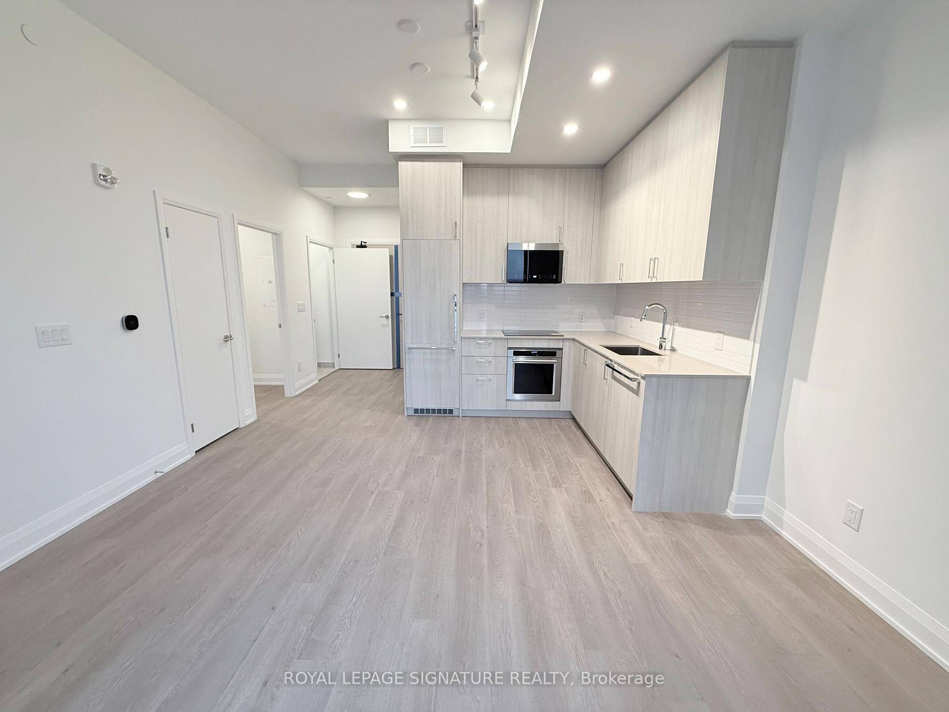 Experience luxury living in this brand new 1 bedroom plus den condo that comes with one full bathroom and a powder room in one of Oakville's most sought after neighbourhoods.