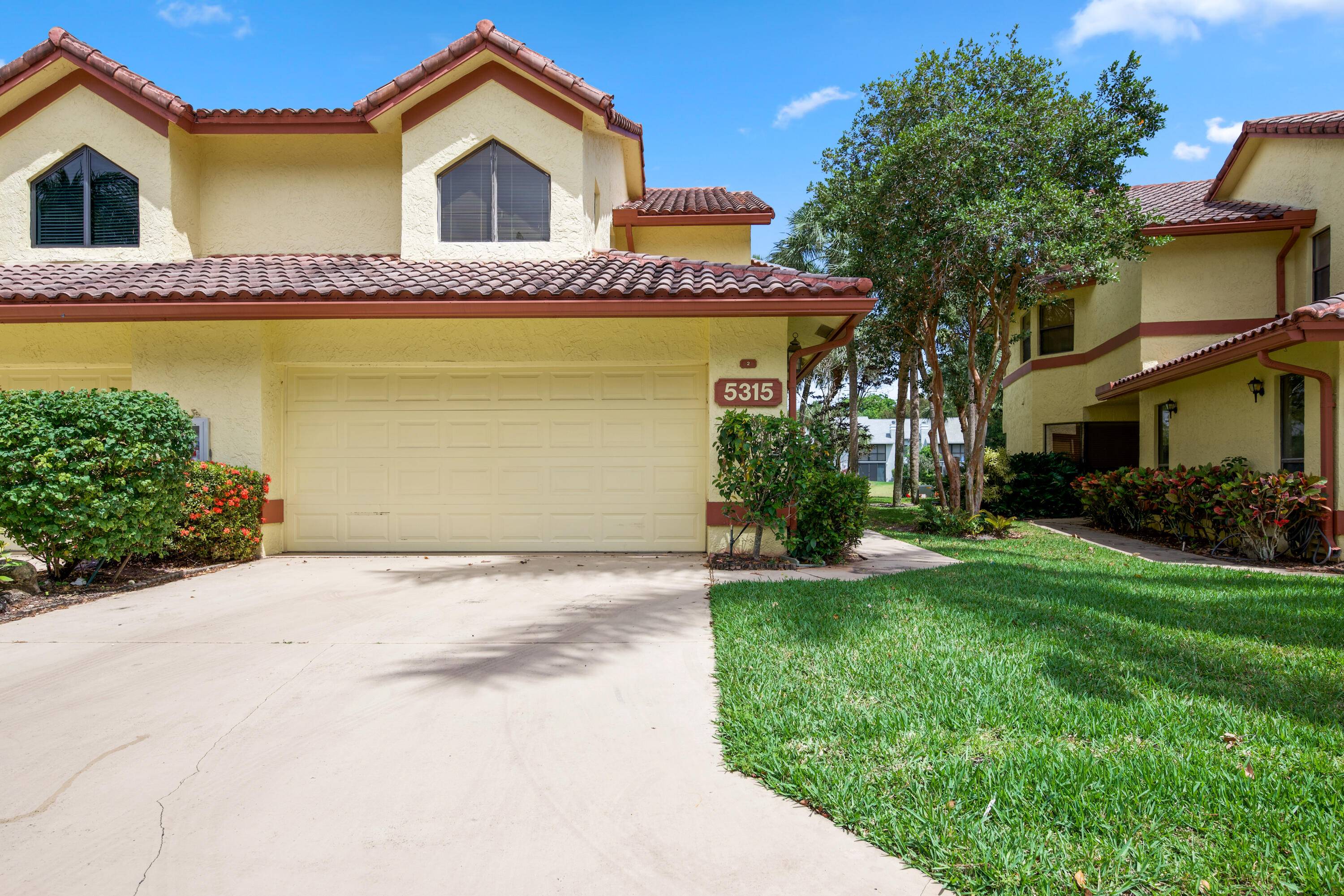 Welcome to this spacious 2 bedroom, 2 bath townhouse in the highly sought after Boca Delray Golf Country Club no membership required a gated 55 community nestled in central Delray ...