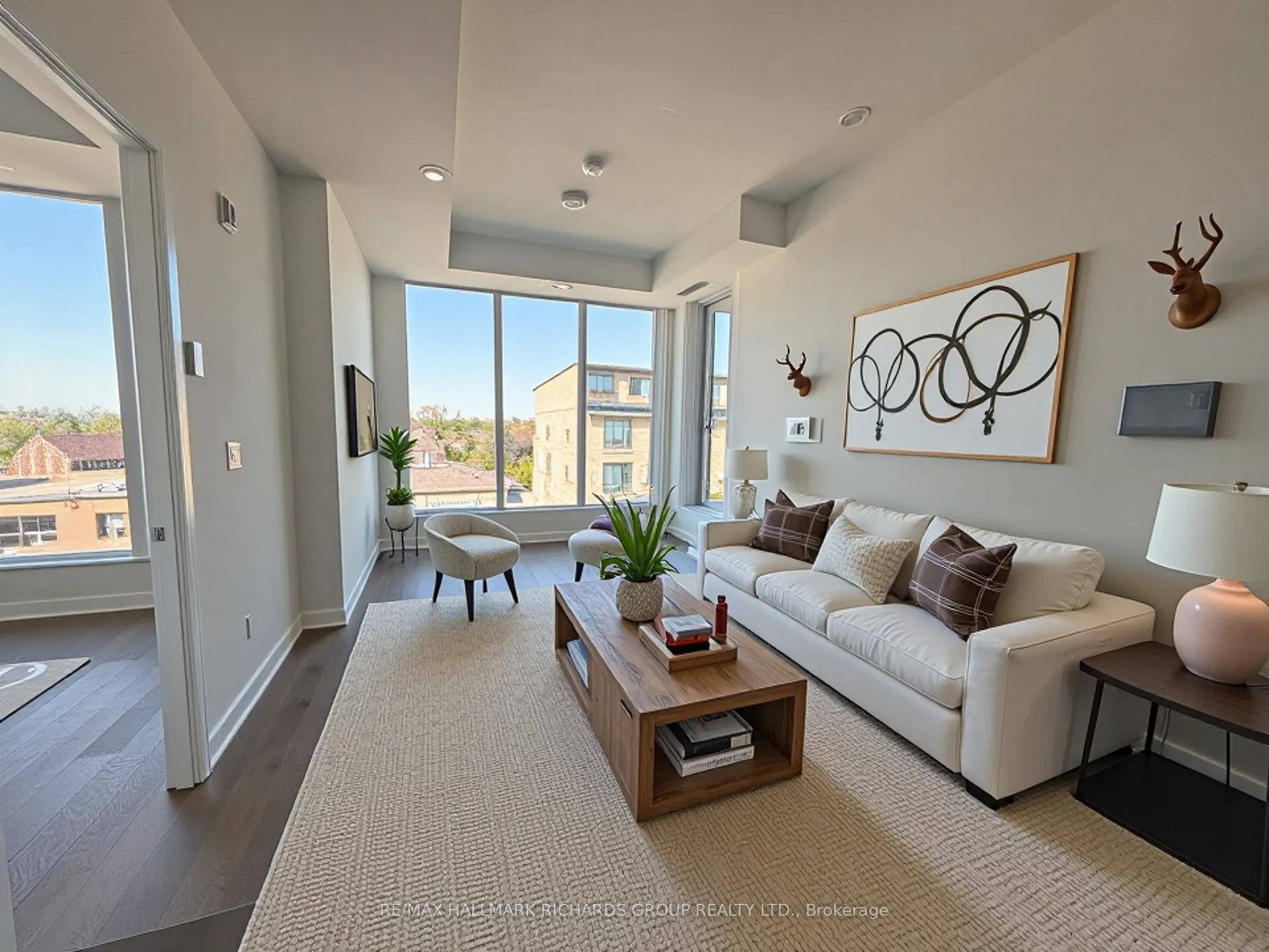 Discover boutique living in this new 7 storey residence that combines modern comfort with neighbourhood charm.