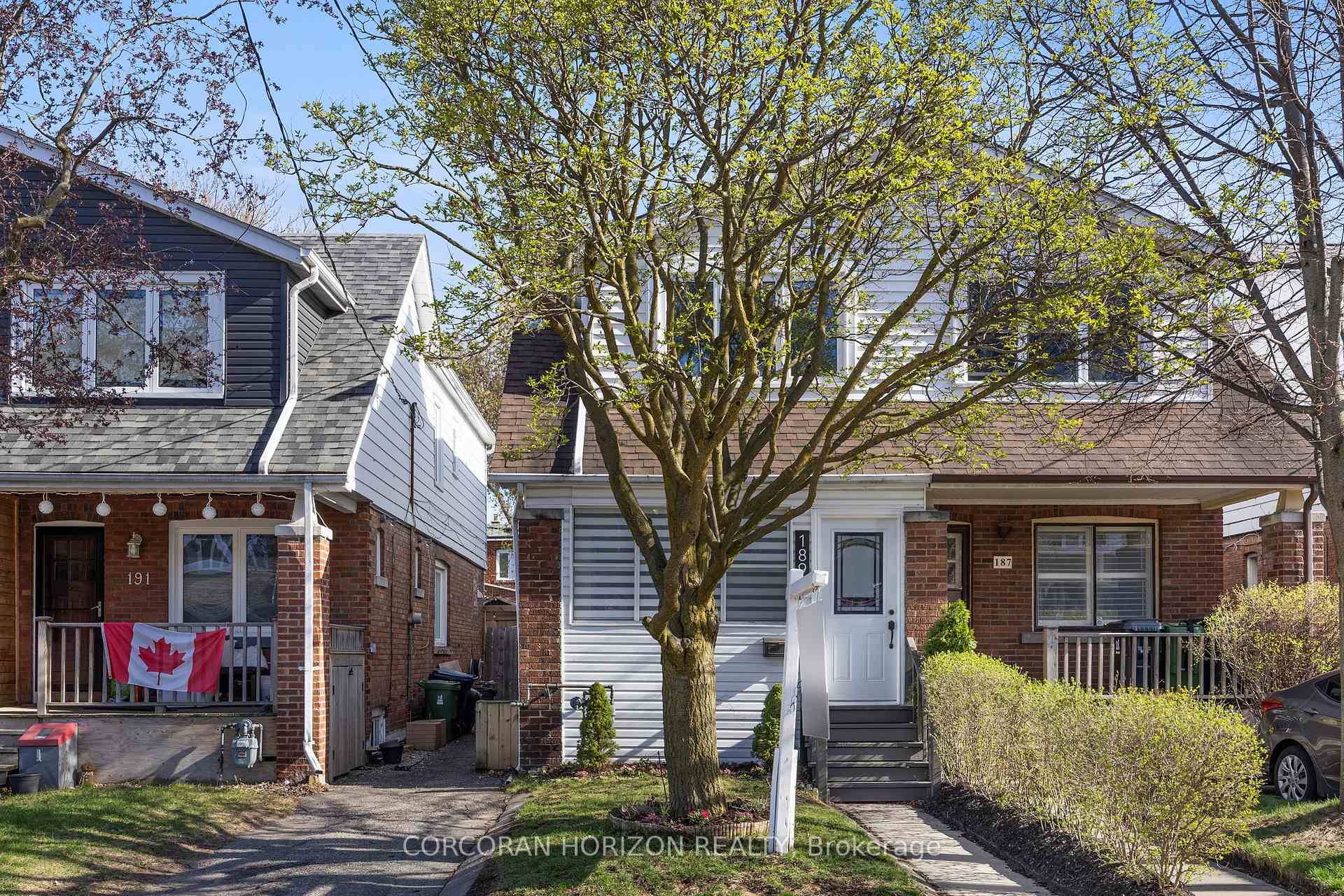 Community and convenience at your doorstep Welcome to life on the Danforth !