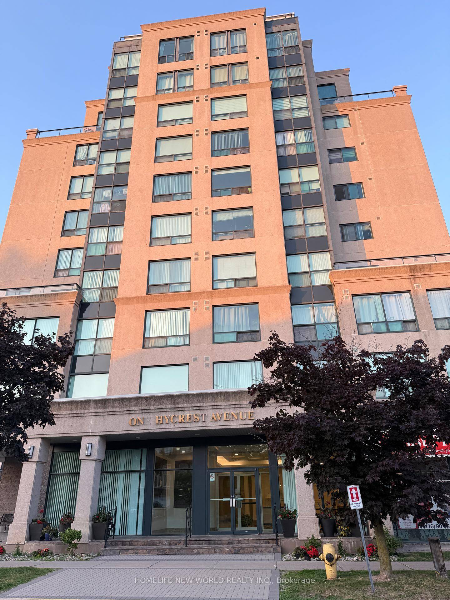 Great location at North York for Top schools Hollywood PS and Earl Haig SS ; Comprehensive renovation and upgrade including ceilings and flooring, concurrent brand new kitchen with quartz surface ...