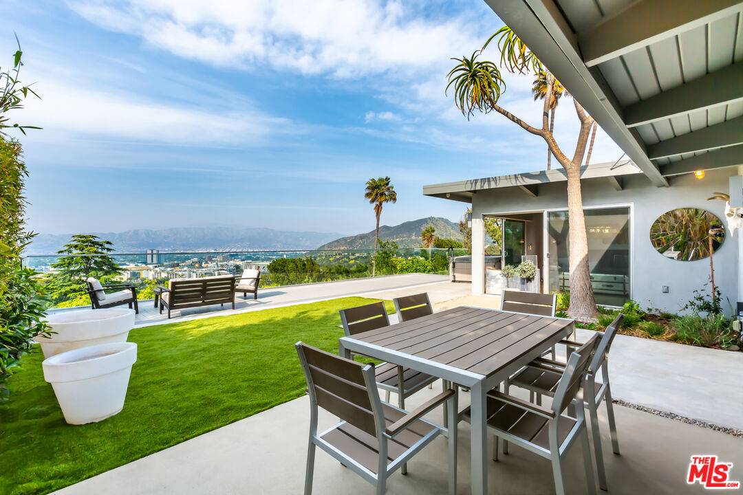3215   Bonnie Hill Dr 3BR Hollywood Hills East La