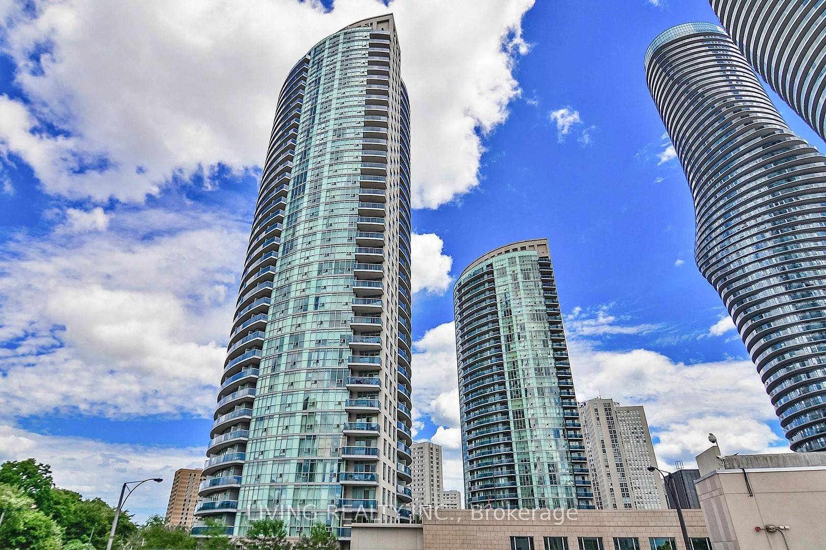 Gorgeous Unobstructed Ravine Views 9 Ft Ceilings With Upgraded U Shape Kitchen Cabinetry Layout For Lots Of Storage.