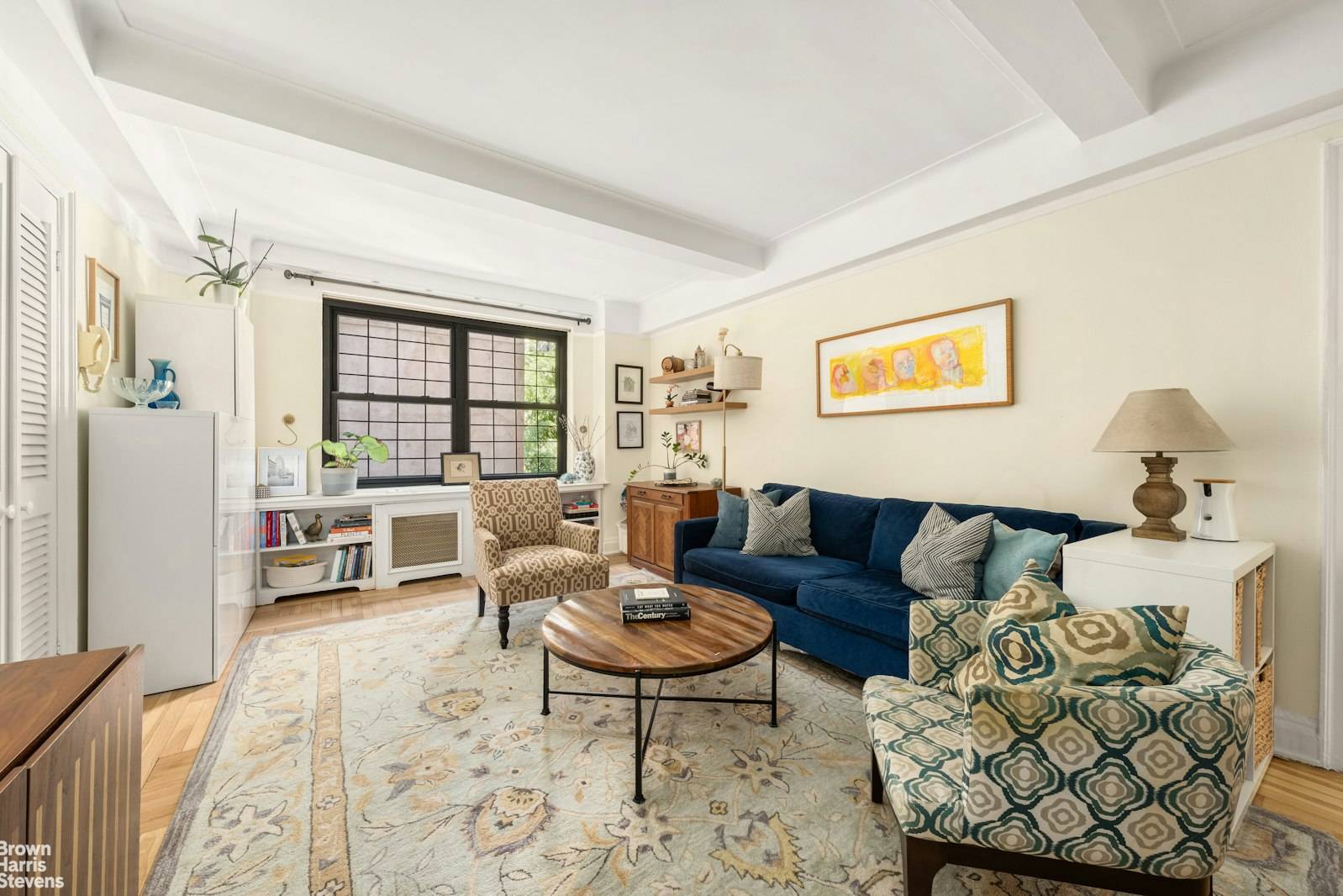 Welcome home to Apt 2G, a spacious 1 bed 1 bath co op in prime Upper East Side !
