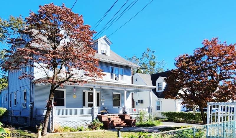 This generously sized colonial home in Greenbrook Park Plainfield side features a rare MOTHER DAUGHTER layout across 8 bedrooms and 3 full bathrooms.