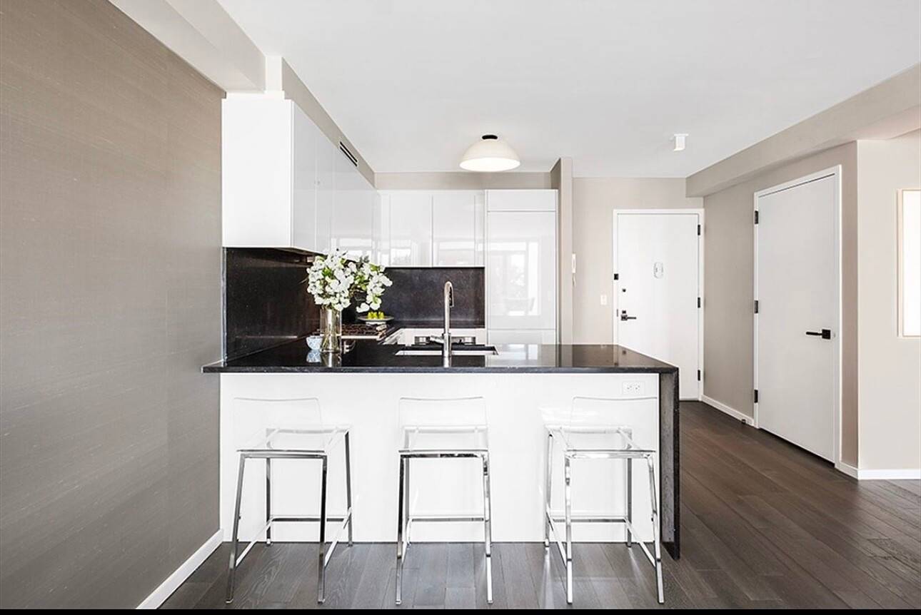 Bathed in natural light from floor to ceiling windows, this sophisticated one bedroom residence captures the energy and beauty of the city skyline.