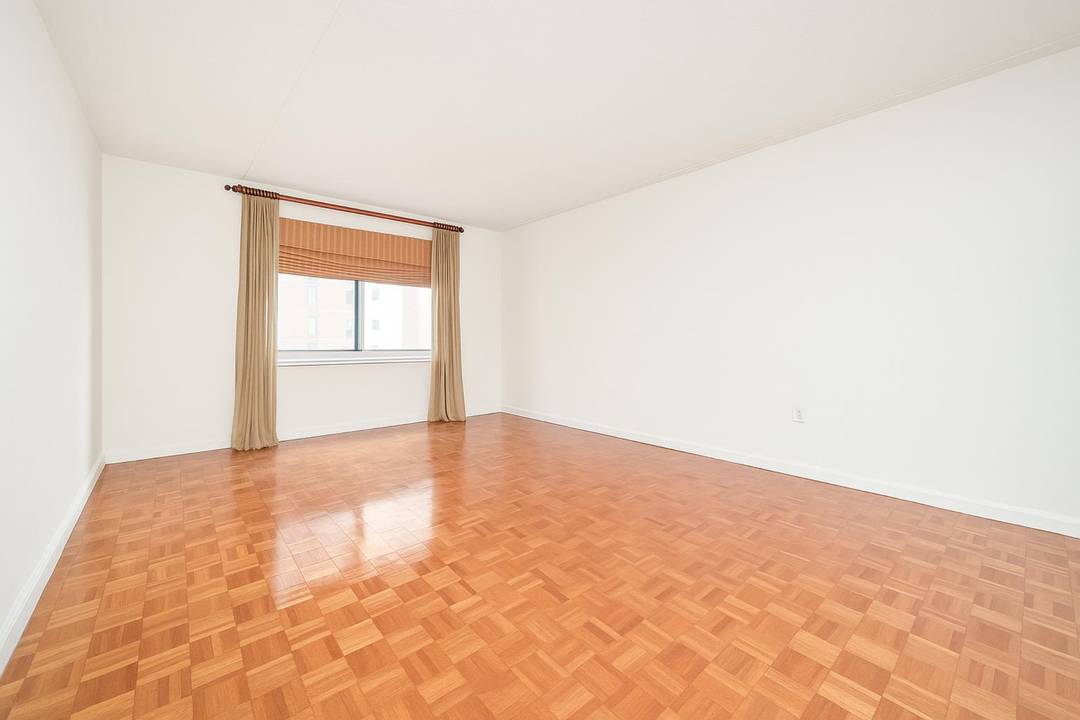 Seller say SELL ! ! Welcome to your new home at Strivers Gardens !