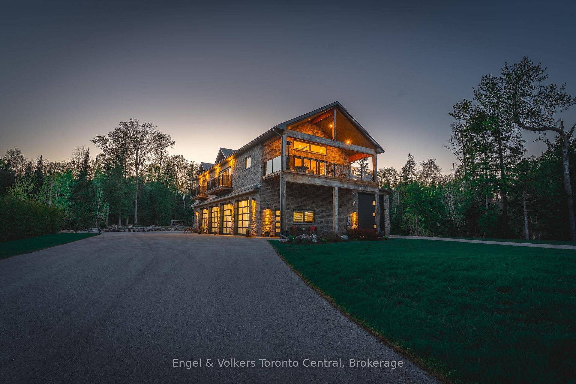 Unique Barndominium Living at 242 Balmy Beach Road, Owen Sound !