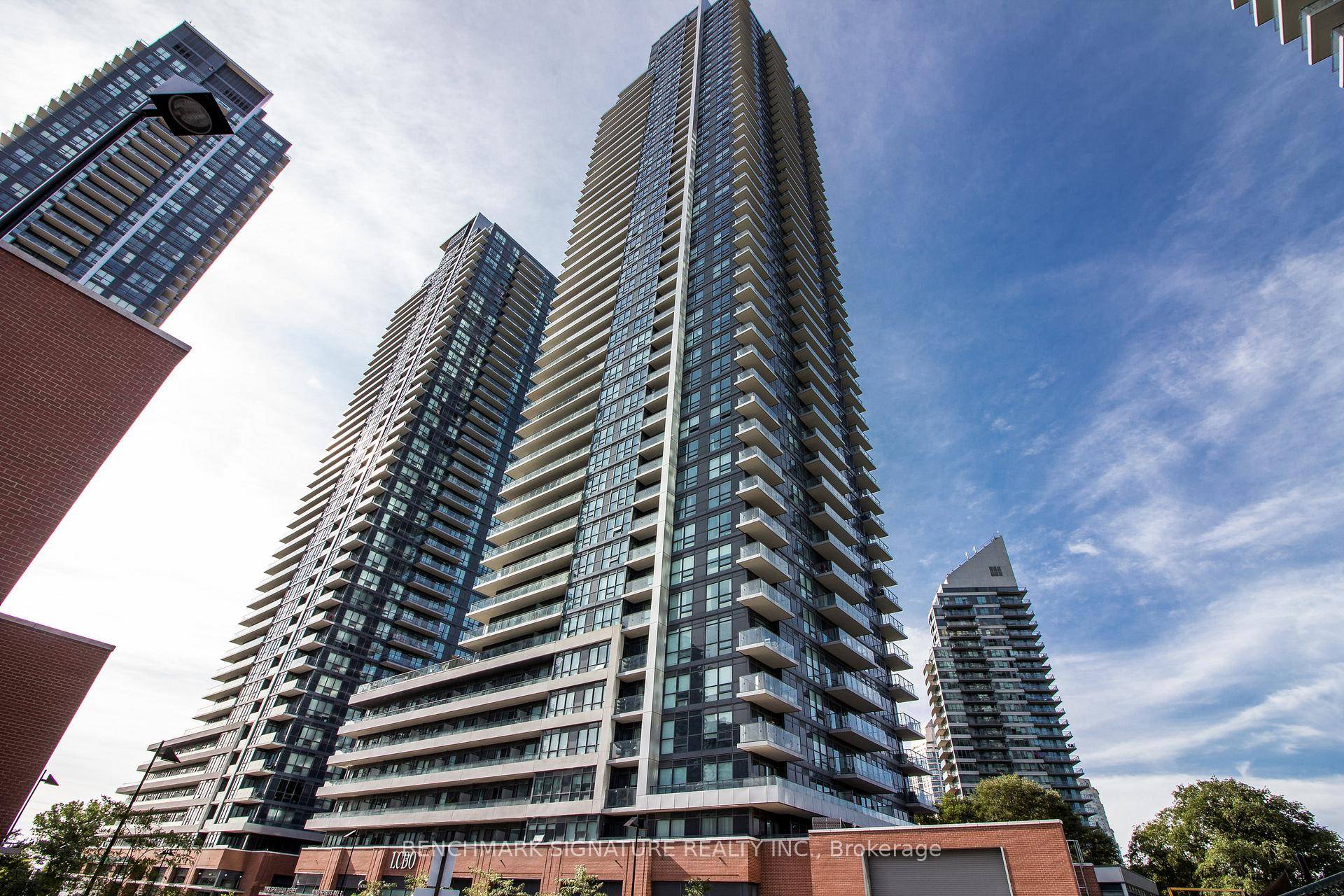 Stunning sun filled 2 bedroom, 2 bath suite featuring floor to ceiling windows and 9 ft ceilings.