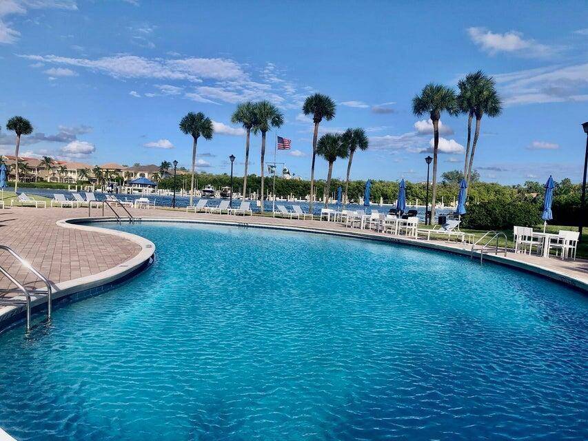 AMAZING Seasonal Rental. Canal and Intercoastal views.