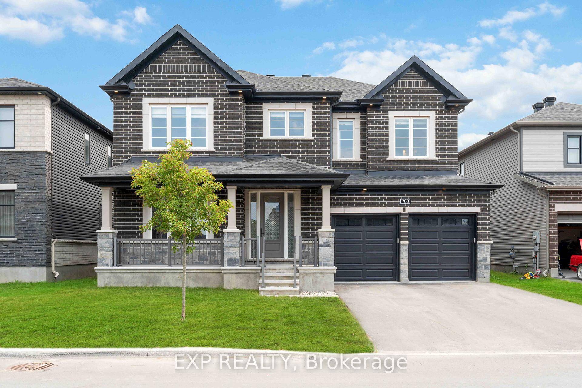 Welcome to 700 Coast Circle, Minto Redwood, situated on a 52' lot on a quiet family friendly street in Mahogany.