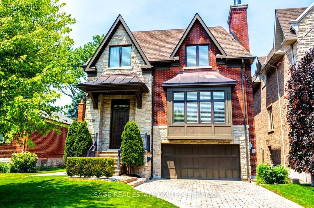 Charming on the outside and perfect on the inside, this house has it all lots of light, tons of space, high ceilings, custom finishes and the ideal neighbourhood.