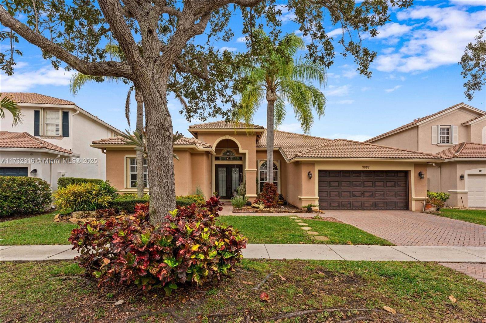 SELLER MOTIVATED ! This stunning single family home boasts 4 bedrooms, 3 bathrooms, and a 2 car garage.