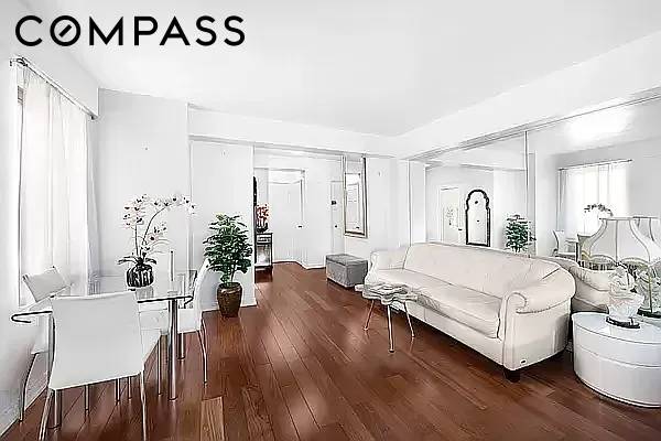 This beautiful corner residence offers a penthouse like feel, with no apartment directly above and three generously sized closets.