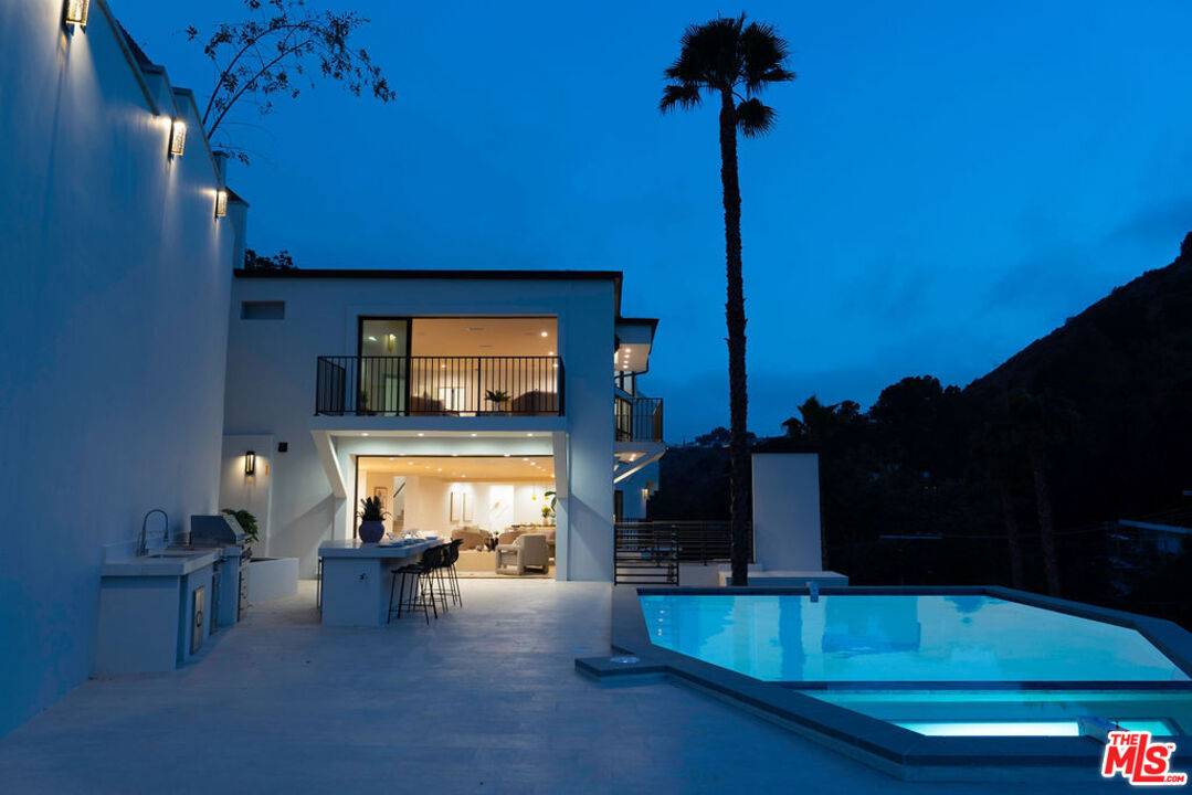 2256   Nichols Canyon Rd 5BR Hollywood Hills East La