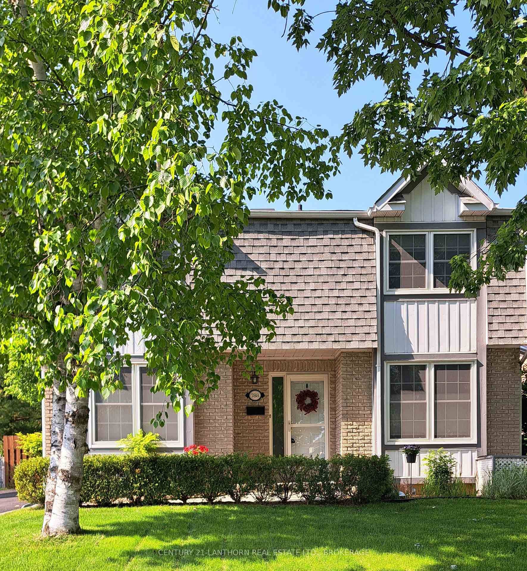 Welcome to 788 Whiteoak Crescent, a beautifully maintained 2 bedroom backsplit located at the end of a quiet cul de sac in Kingston's desirable Cataraqui Woods neighbourhood.