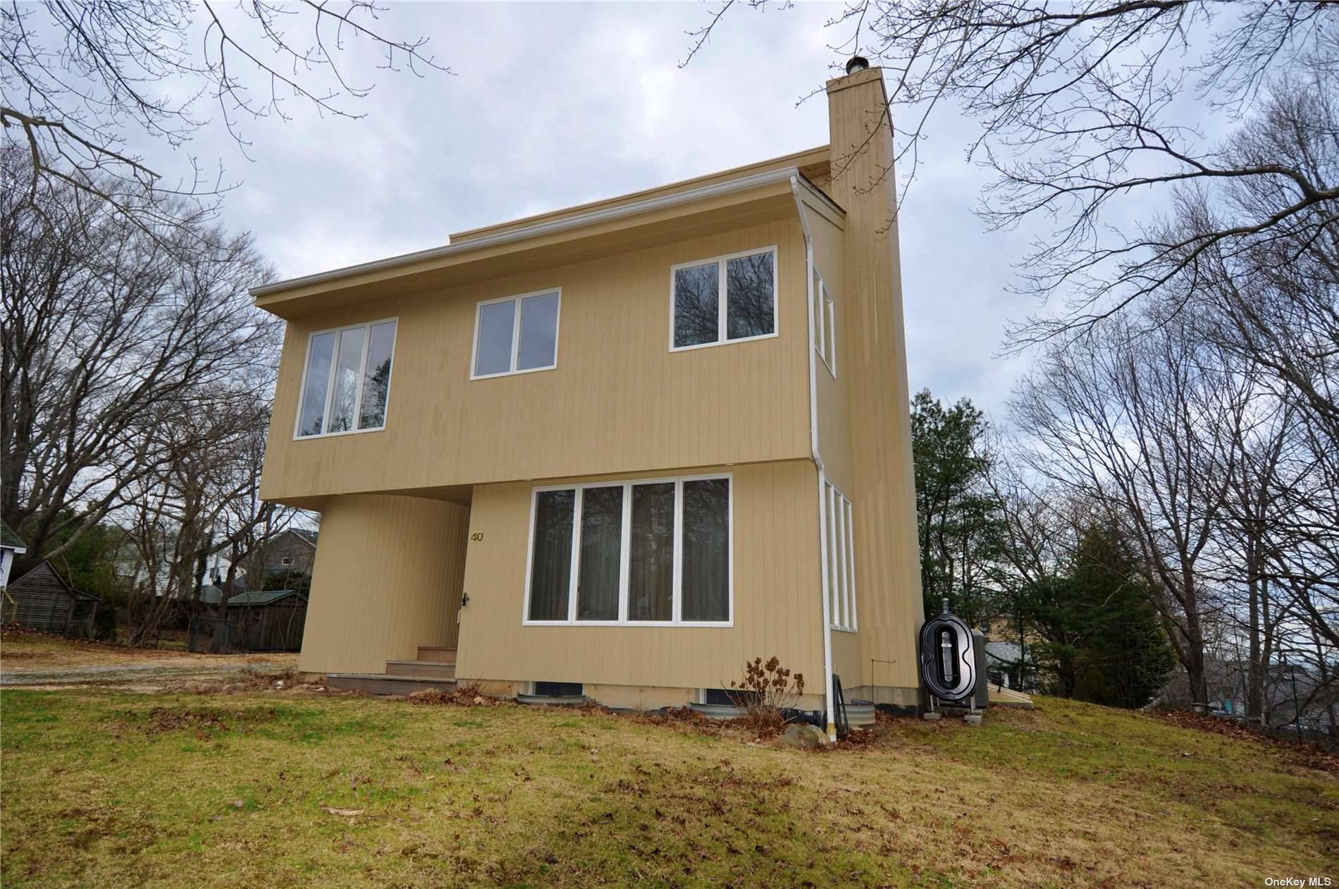 Welcome to 40 Treasure Road, Riverhead your ideal haven on the East End !